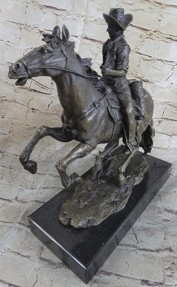 BEAUTIFUL RARE EARLY AMERICAN FREDERICK REMINGTON BRONZE SCULPTURE ON
