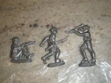 LOT OF 3 VINTAGE METAL WORLD WAR SOLDIERS SU150 