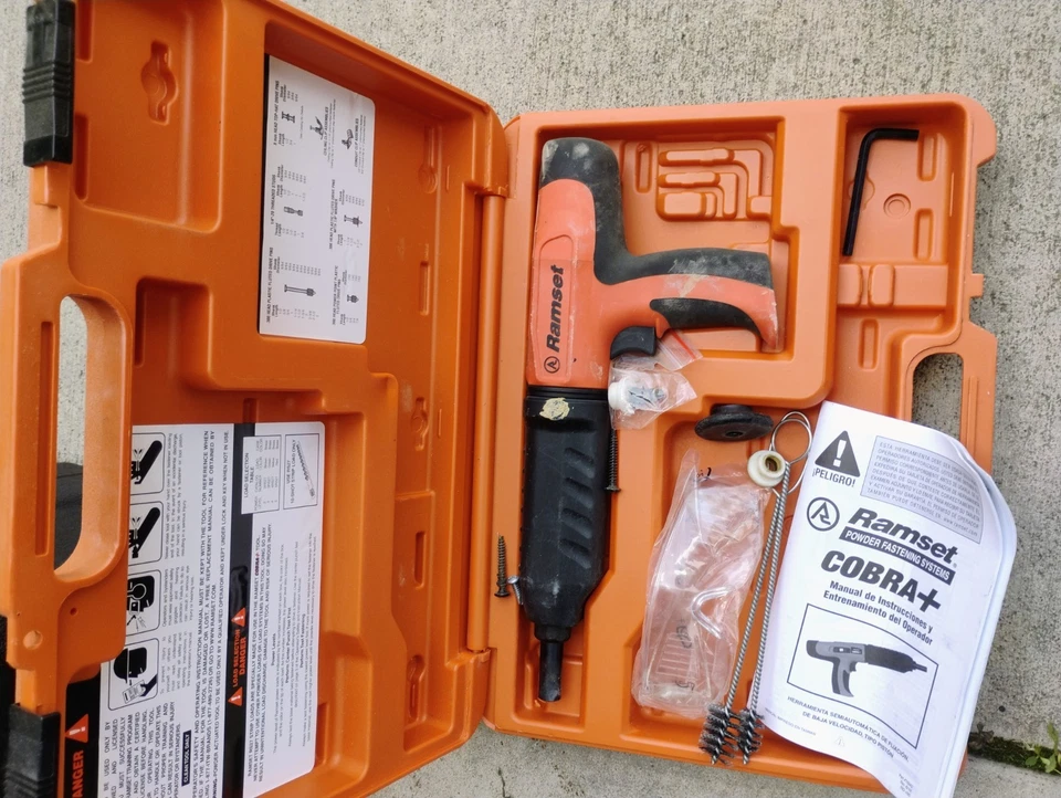 Herramienta semiautomática accionada por polvo Ramset 16942 Cobra+ calibre 0,27 Foto 4 de 4