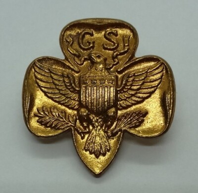VINTAGE GIRL SCOUT GS AMERICAN EAGLE PIN GOLD TONE 0.84'' x 0.86''