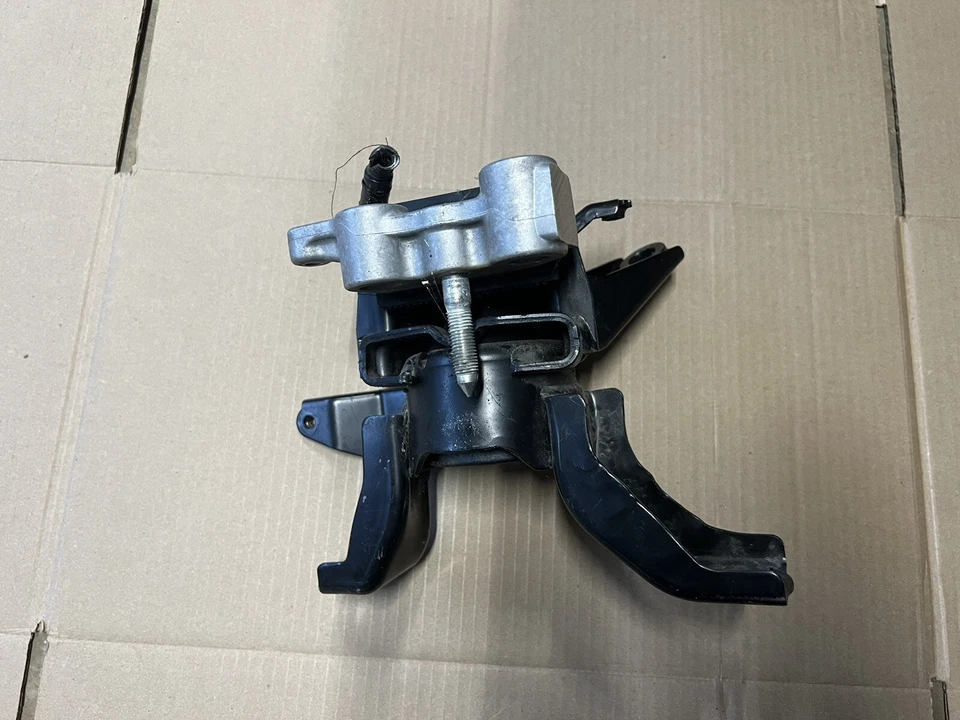 Soporte de montaje derecho motor delantero Toyota Prius 2010-2014 OEM Foto 2 de 4