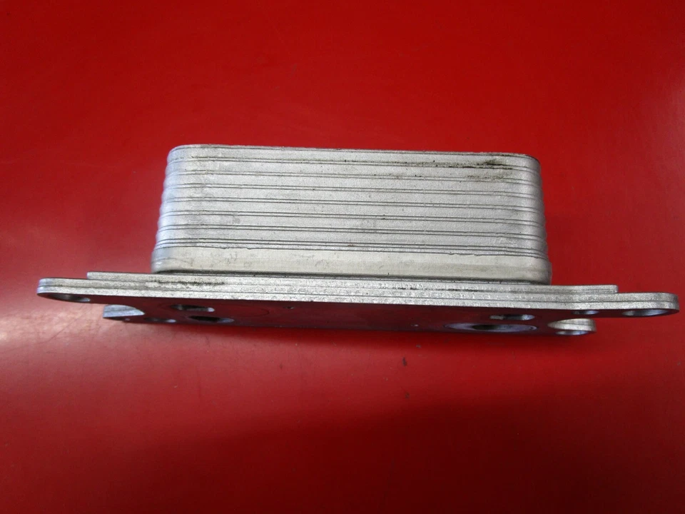 Dodge Challenger 2012 3,6 L V6 enfriador de aceite de motor #1650-102-301-E usado buen fabricante de equipos originales Foto 4 de 4