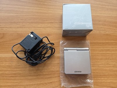 Nintendo Gameboy Advance SP Handheld System Console Silver (AGS-001) Boxed