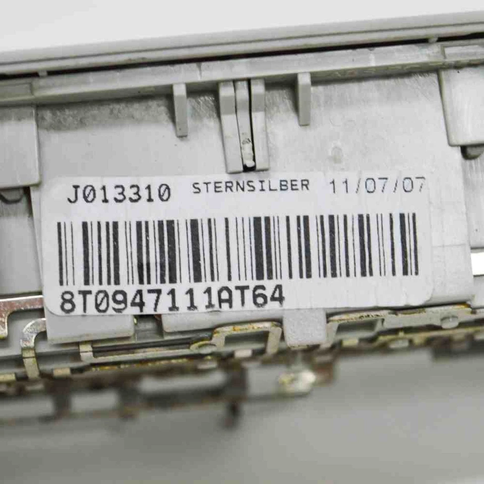 AUDI A5 8T3 INTERIOR LIGHT 8T0947111A 1.8 PETROL 118KW 2008 2674510 - Image 4 of 4