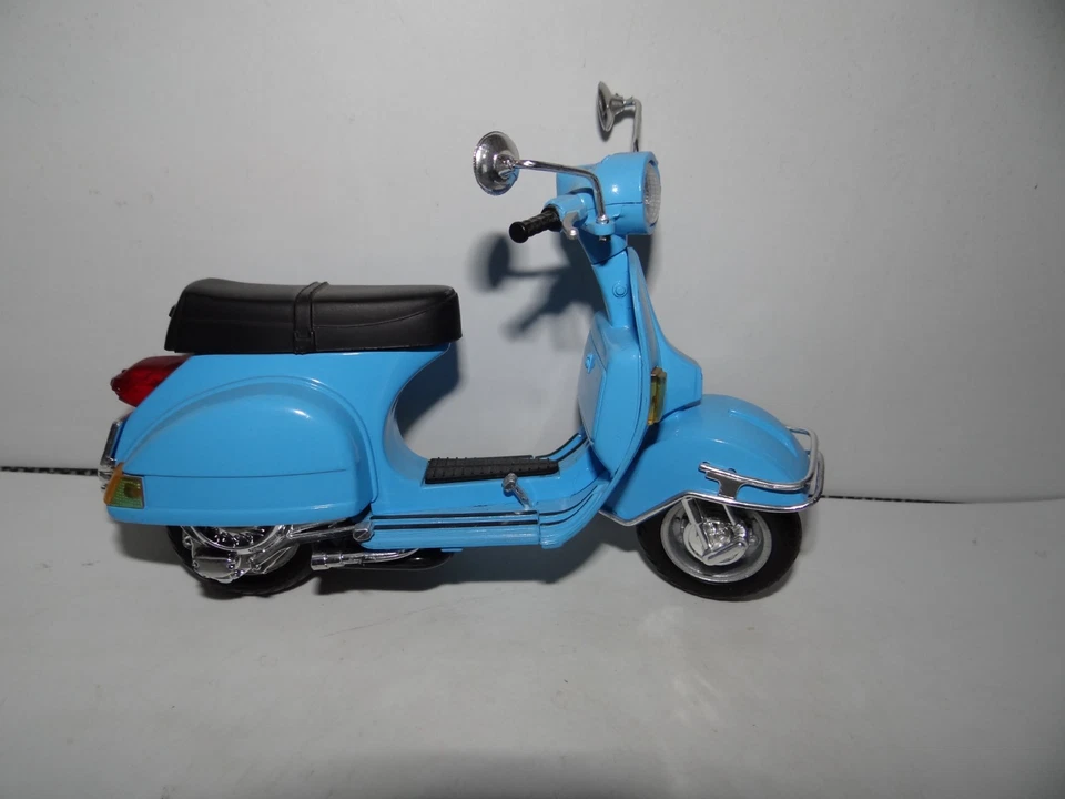 NEW RAY VESPA ROLLER MODELLAUTO 1:12 SAMMLER/BASTLER MODELL - Bild 2 von 3