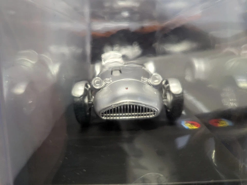 Abarth 204 A - 1950 - Modellino 1/24 - Hachette - Uscita n.6 - Immagine 2 di 4