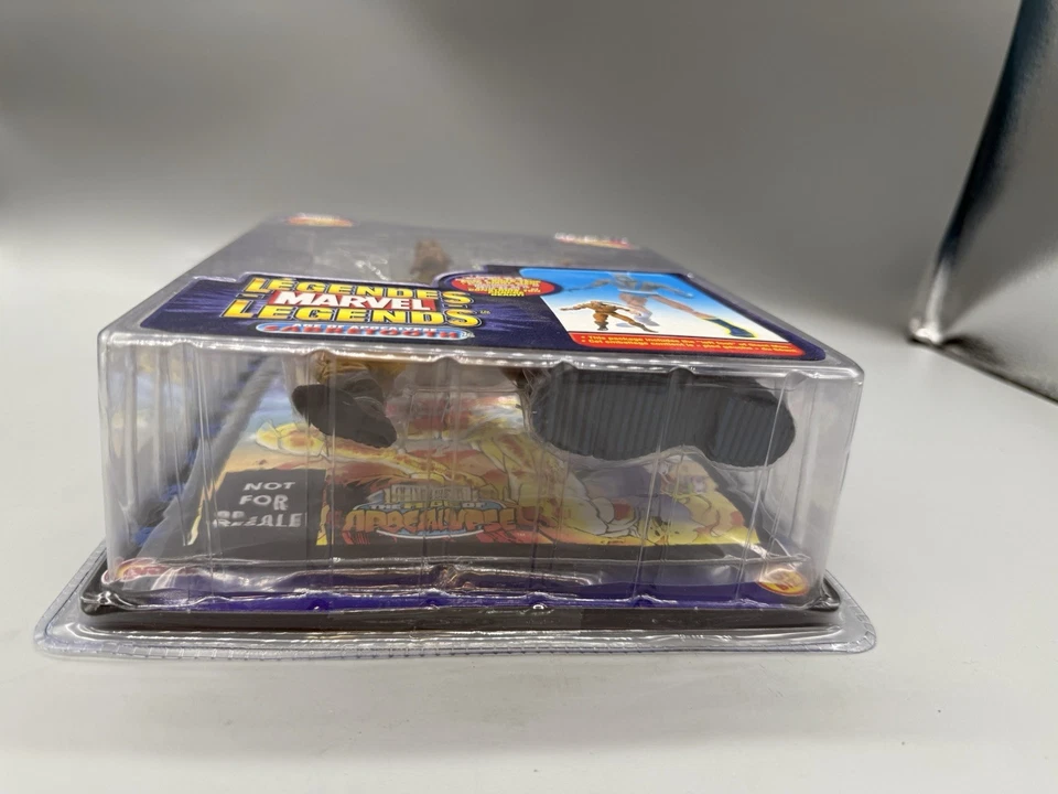 Toybiz Marvel Legends Sabretooth Giant Man BAF - Imagem 3 de 4