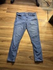 Levi's 711 Women's Skinny Jeans, Size 32 Waist and 30 Inch Inseam.