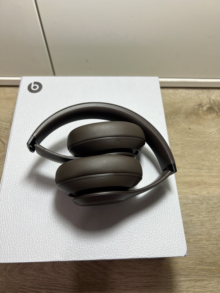 Beats Studio Pro A2924 MQTT3LL/A Cancelling Headphones Deep Brown Used