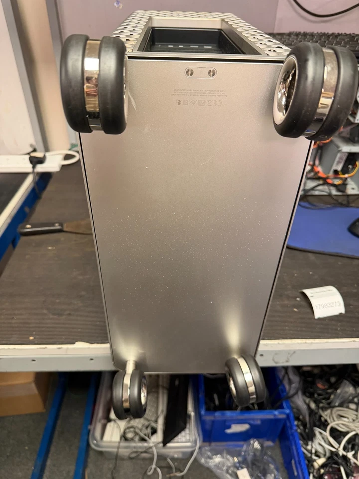 2019 Apple Mac Pro A1991 W-3245 3.2GHz 16 Core 96GB RAM 4TB SSD - Vega II Duo - Image 3 of 4