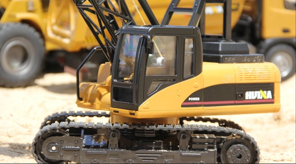 Huina SAN50T 1/14 Scale Mobile Crane RTR RC Construction Vehicle Heavy Duty - Image 2 of 4