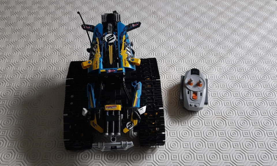LEGO Technic 42095 Remote-Controlled Stunt Racer, photo 2 sur 3