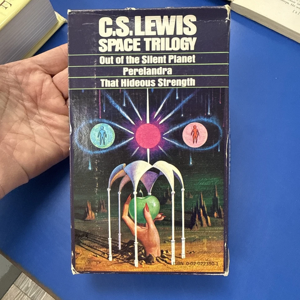 C.S. LEWIS Space Trilogy - 1970s Macmillan Paperback Boxed set Foto 4 de 4