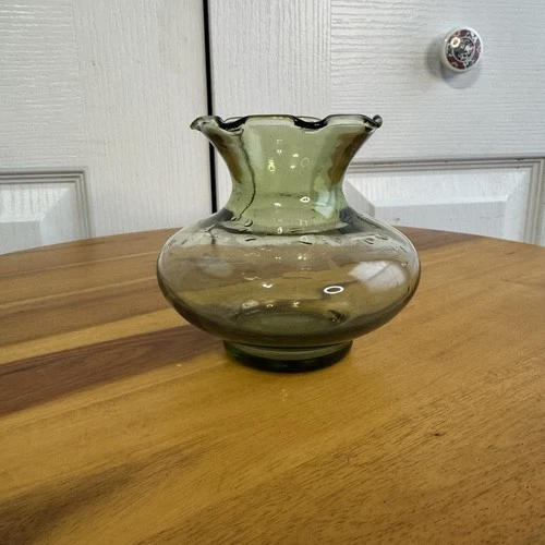VTG ANCHOR HOCKING Ruffled Bud Vase Avocado Olive Green Glass 3 1/2” Cottage
