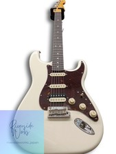 Guitare électrique FENDER Stratocaster AM PRO II STRAT HSS RW OWT