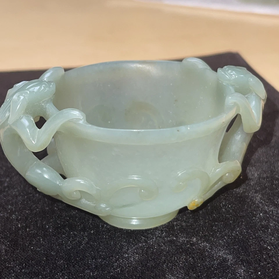 中国古董,浅绿色玉杯 DEPICTS DRAGON.MEASURES H 1-3/4xW 3-1/2 英寸 — 第 3/4 张图片