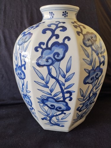 Lily Flower Chinese Antique Qing Dynasty Yongzheng Mark Blue &white Octagon Vase - Picture 5 of 16