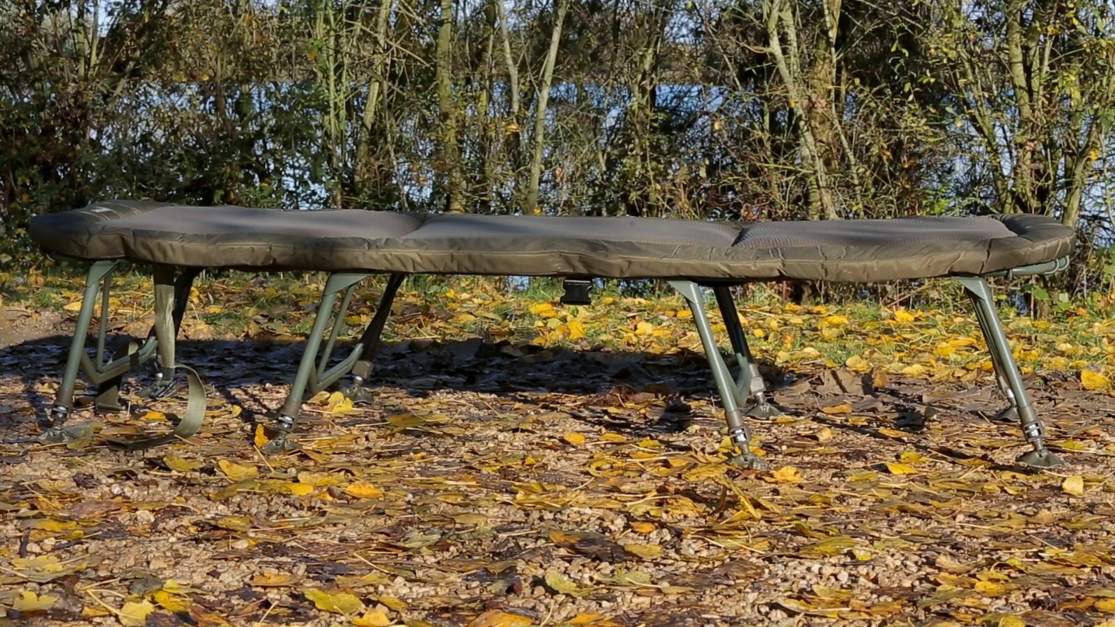 Trakker RLX 8 Leg Bed Bedchair Camping Bed NEW Carp Fishing 217109