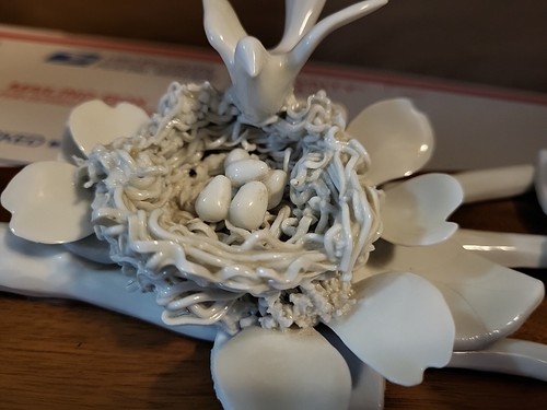 Porcelain Floral Bird White W/ Nest &Eggs Wood Base Beautiful Pc. Photos Descrip - Picture 5 of 11