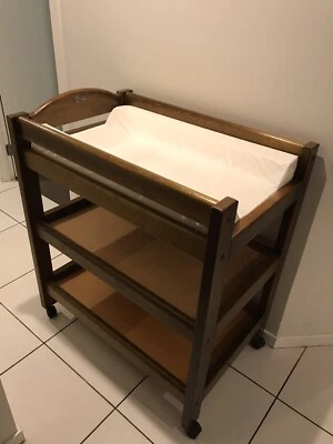 boori country change table