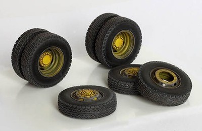 Plus Model 343 - 1:35 Resin Bausatz Reifen für Mercedes L4500A