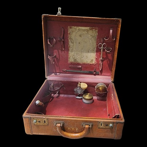 Vintage Leather Travel Suticase 1940s Monogrammed With Accessories Women Croc