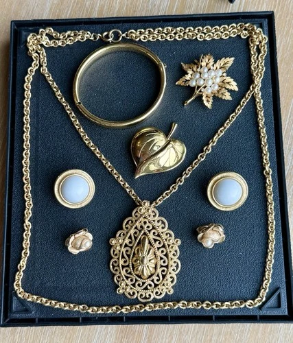 6 Pc VINTAGE GOLD TONE DESIGNER JEWELRY LOT CROWN TRIFARI FLOWER &LEAVES