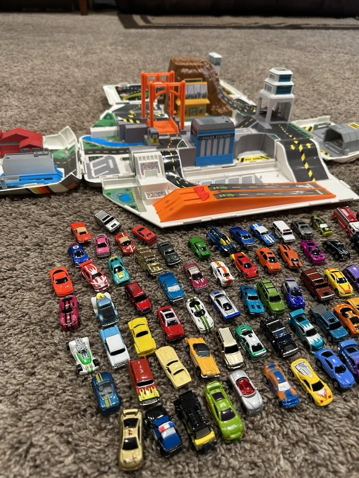 De colección Micro Machines Super Van City Juego - Casa rodante de los años 90 plegable City con 100+ coches Foto 3 de 4