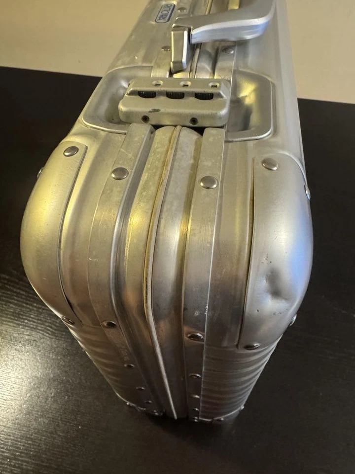 Rimowa Estuche Adjunto Para Hombre Aluminio Viaje Negocios Plateado Un Artículo Dial Bloqueo Foto 4 de 4