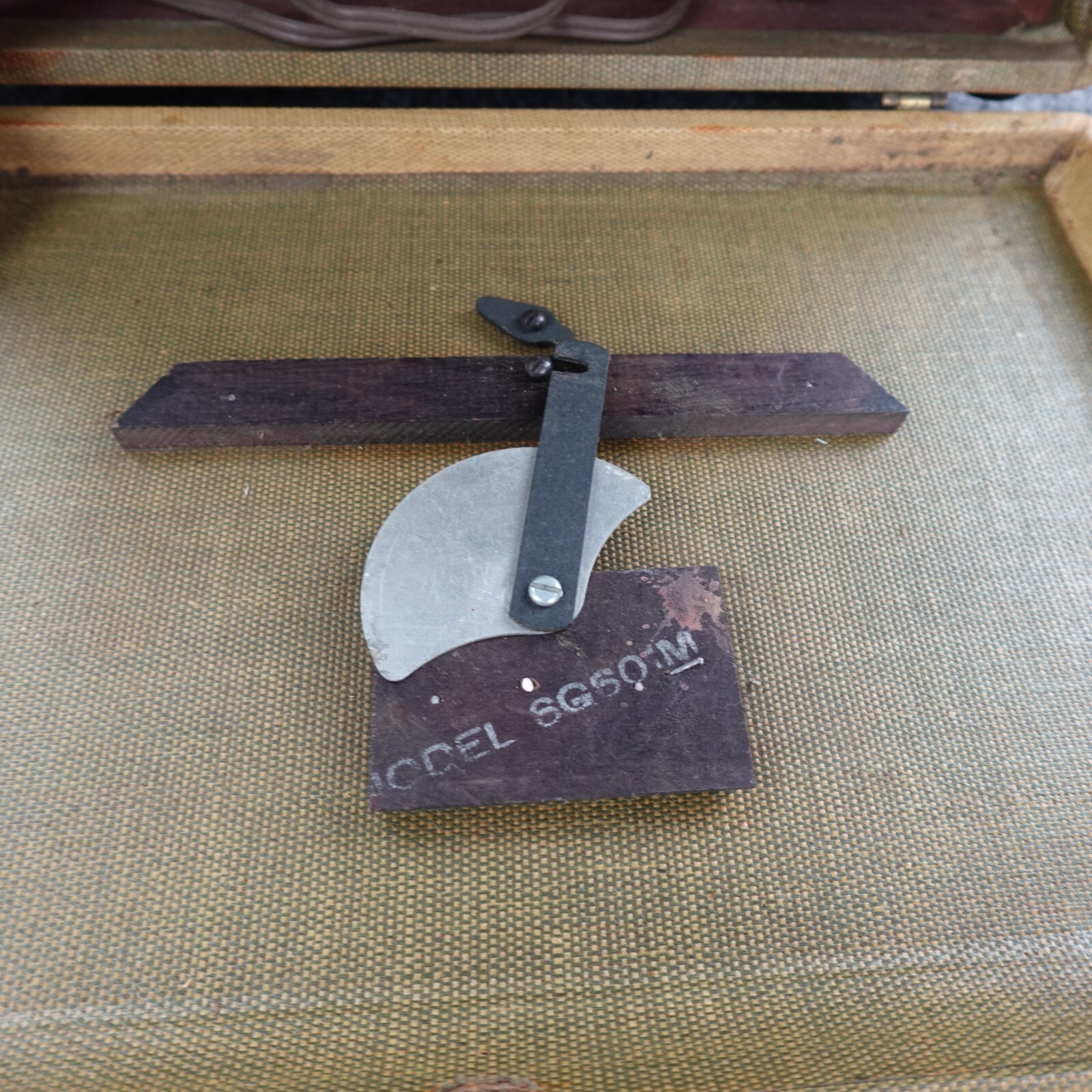 Vintage Zenith Radio Portable Model 6G601M Universal Wave