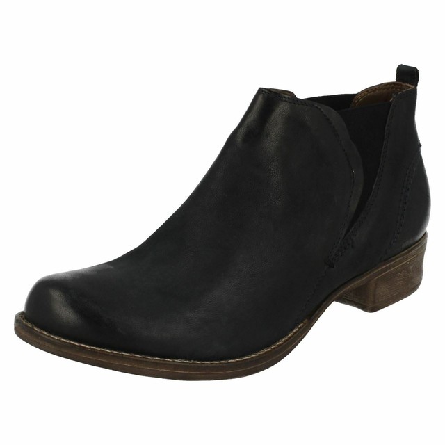 colindale oak clarks boots