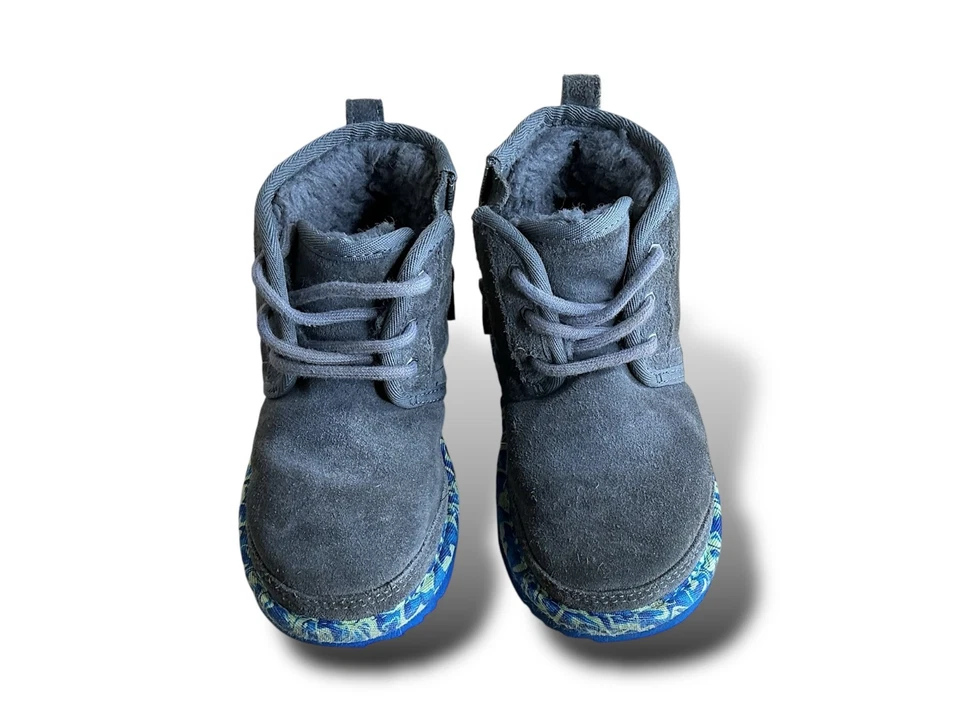 Botas UGG Neumel II Pintura Remolino Niños Talla 11 Gamuza Lana Forradas Foto 2 de 4