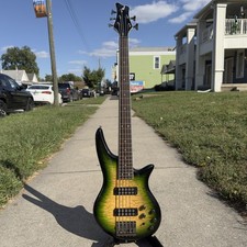 Jackson Spectra JS3QV 5-string Bass
