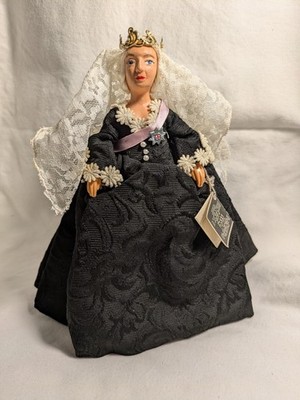 Peggy Nisbet Queen Victoria Doll P/610 (Widow) England 1819-1901 Lace Brocade