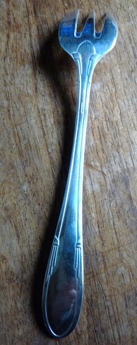 9 Austerngabeln aus versilbertem Metall Modell Modern Punze 12g - Bild 3 von 8