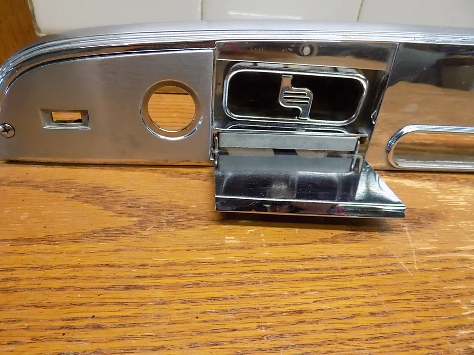 Chrysler Imperial Crown 1965 panel de puerta reposabrazos conductor trasero Foto 2 de 4