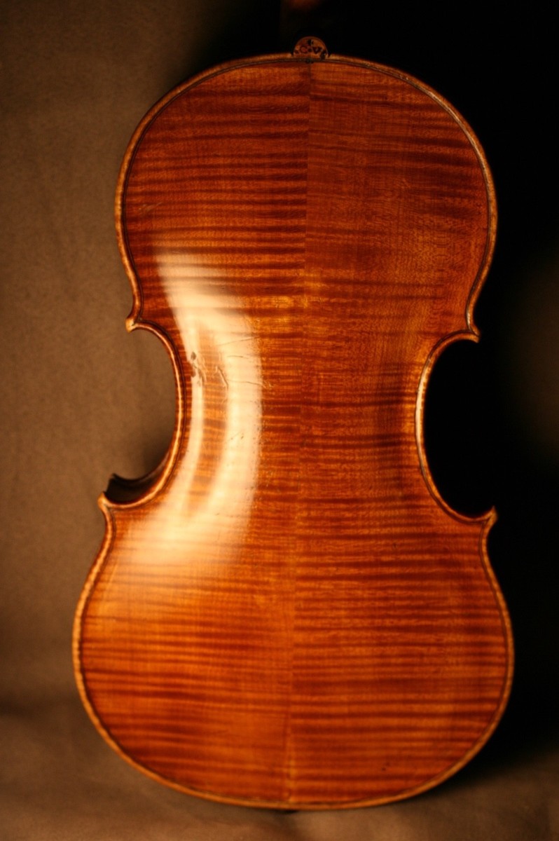 A VERY FINE OLD ANTIQUE FRENCH 18TH CENTURY VIOLIN BY VICTOR