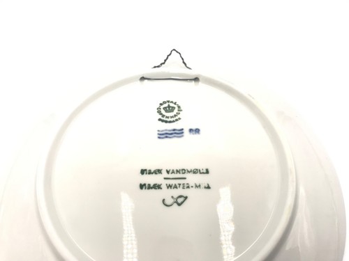 Vintage 1976 Royal Copenhagen ”water Mill'' annual Christmas collection plate - Picture 4 of 6