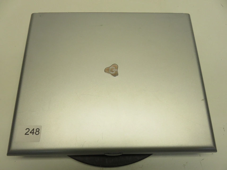 Gateway 450ROG Pentium M 1400 MHz 512 MB SIN DISCO DURO sin batería Foto 2 de 4