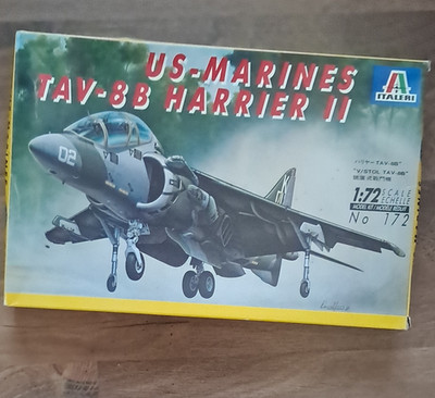 Italeri Flugzeugbausatz US-Marines TAV-8B Harrier II 1:72 Kit 172