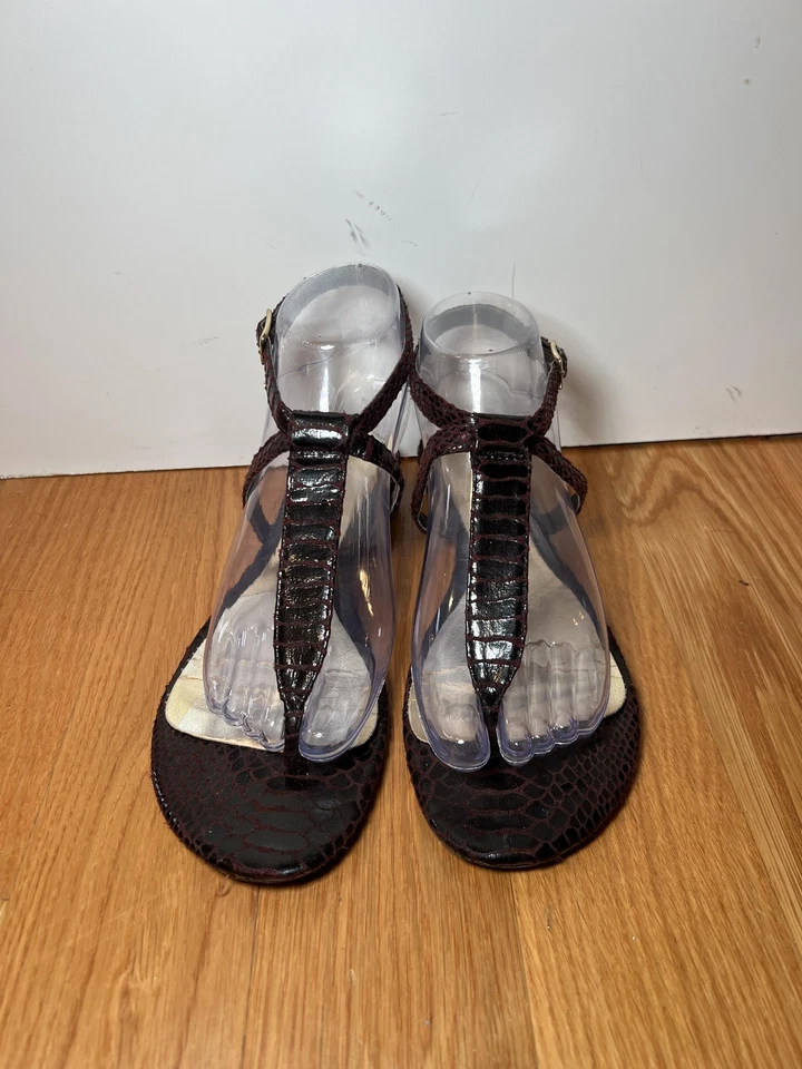 Sandalias planas Ann Marino para mujer talla 7,5 marrón cocodrilo correa en T correa para el tobillo Foto 2 de 4