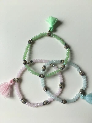 BRACELET PERLES & POMPON - Photo 1/4