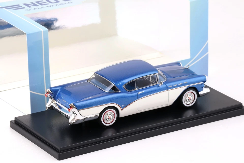 1:43 NEO 1957 Buick Roadmaster Hardtop metallic blue / white - Bild 2 von 3