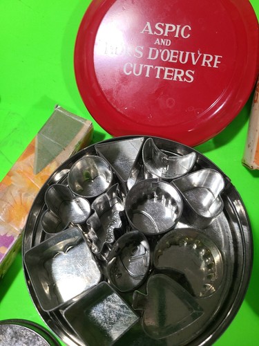 Baking Lot Of Metal Cutters-Aspic-Jelly-Vintage - Picture 7 of 7