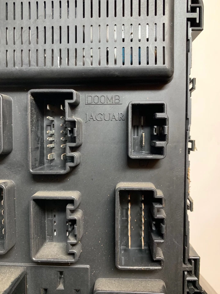 Scatola fusibili Jaguar X-type 2.0 D 4x43-14A073-AC PJB X400 - Immagine 4 di 4
