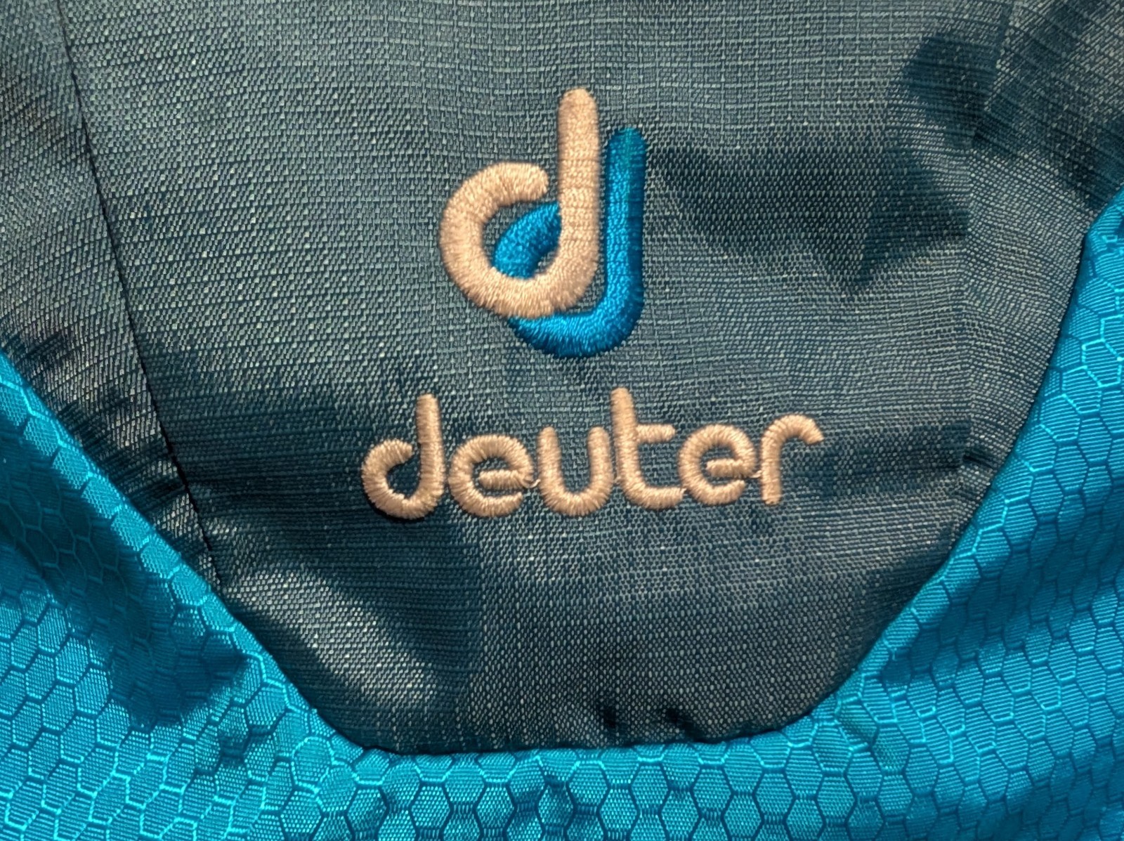 Deuter Unisex ACT Trail 28 SL Backpack in Bright Blue - Trekking Hiking Daypack