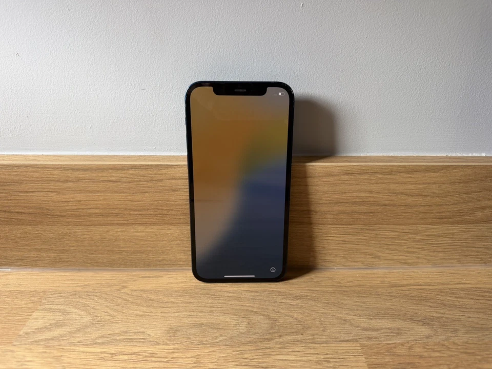 Apple iPhone 13 · 64GB, photo 3 of 3
