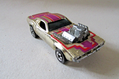 Hot Wheels Rodger Dodger - Gold Chrome - Hong Kong