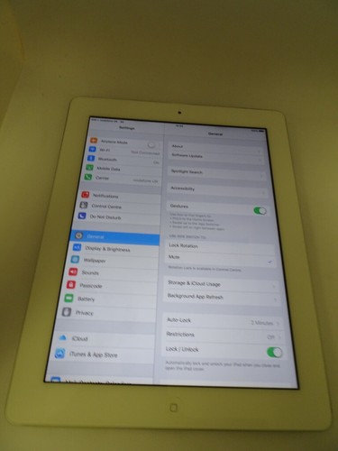 Apple iPad 2 16GB, Wi-Fi & 3G (VODAFONE) 9.7in - White - DP427 - Afbeelding 3 van 4