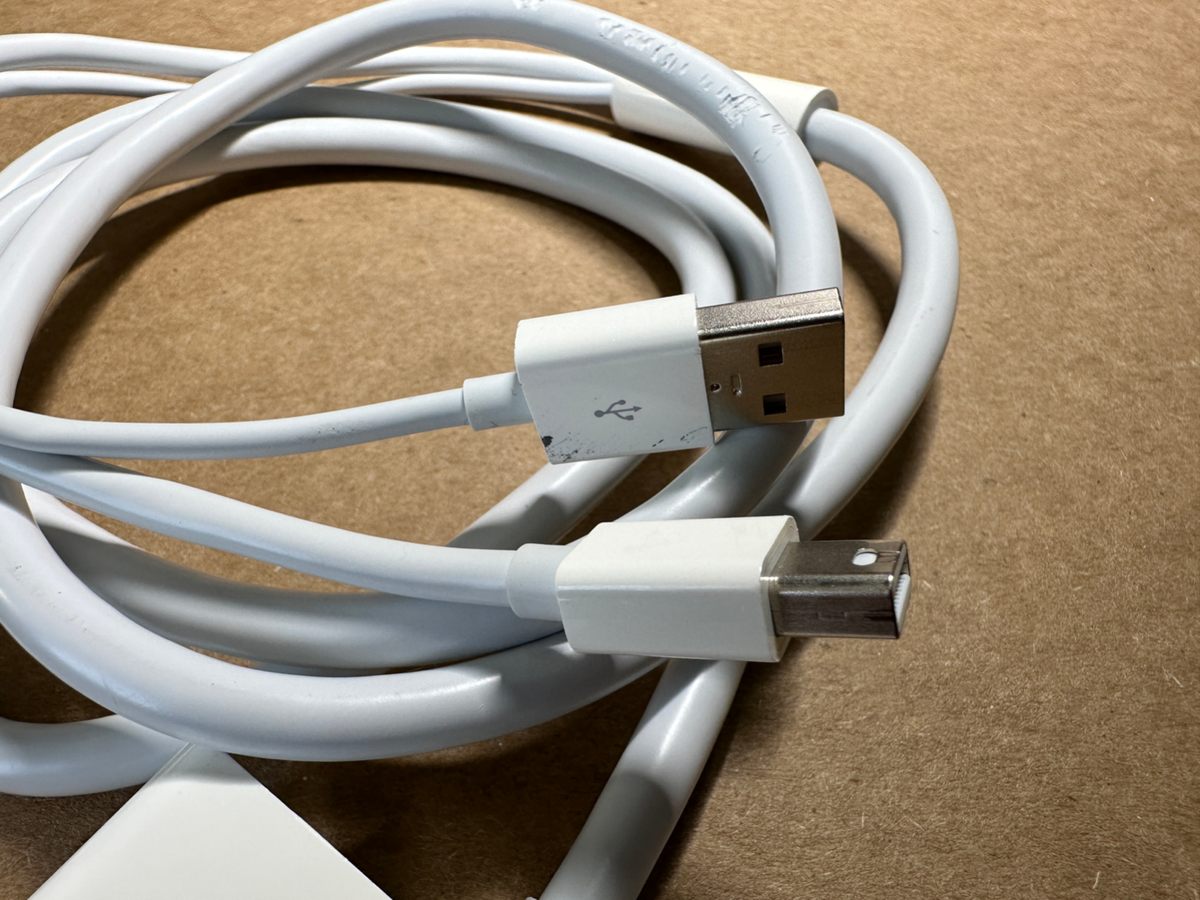 Apple MB571Z/A A1306 Mini DisplayPort to Dual-Link DVI Adapter